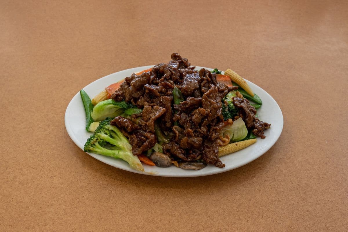 38. Beef with Chop Suey 牛肉炒什菜