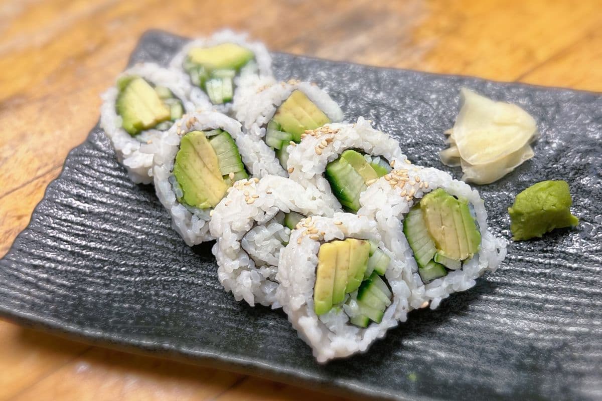 Avocado Cucumber Roll (8 pcs)