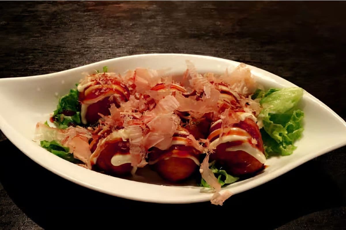 12. Takoyaki (6 pcs)