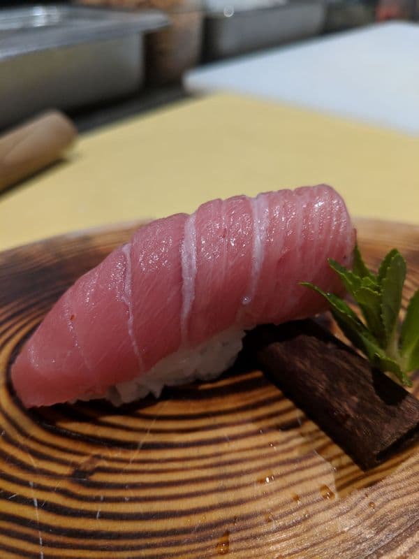 Thon rouge nigiri (2 mcx) / Bluefin Red Tuna Nigiri (2 pcs)
