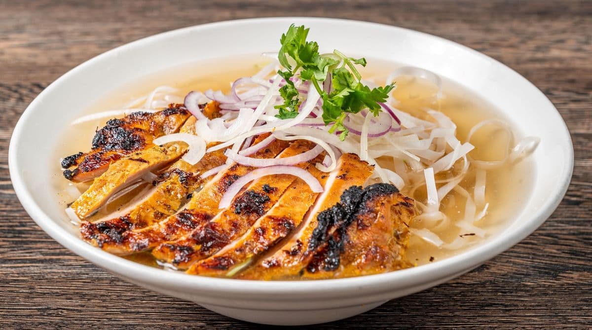 P19. Pho Grilled Lemongrass Chicken (L) - OO