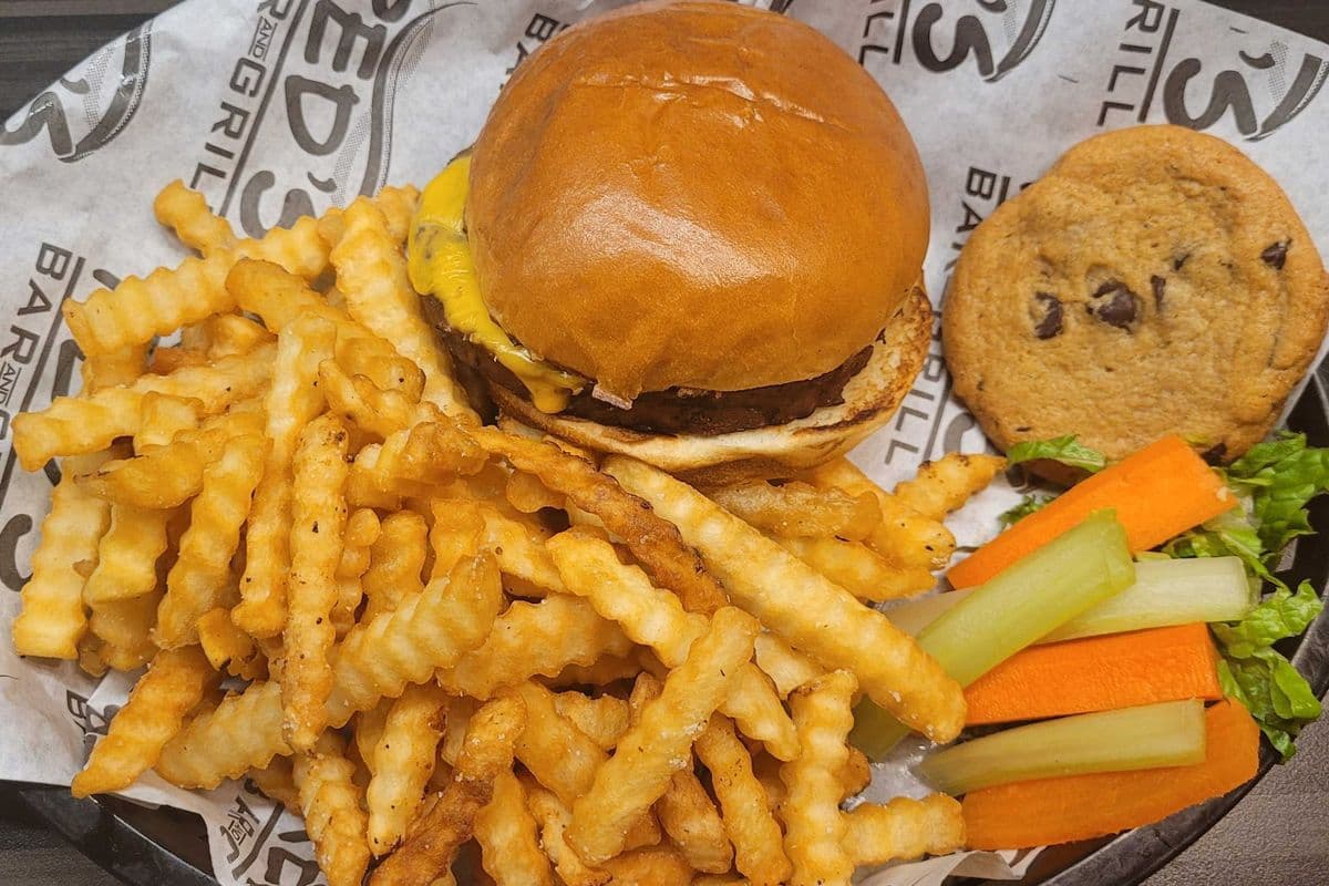 Cheeseburger, Fries & Veggie sticks