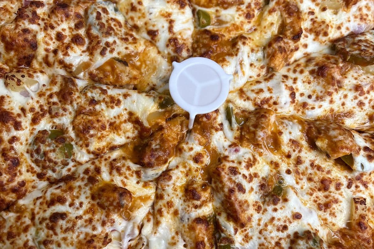 Large Butter Chicken Pizza