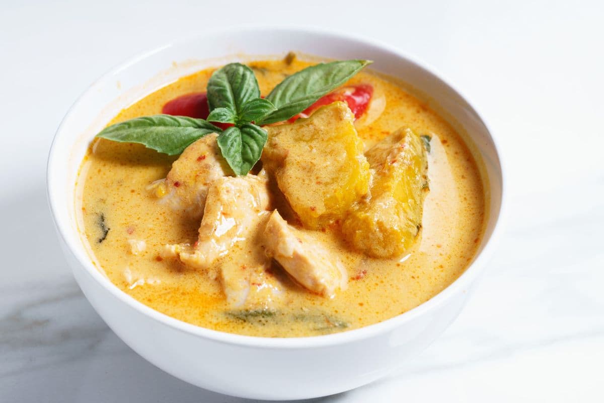 24. Pineapple Red Curry(แกงสัปรด)