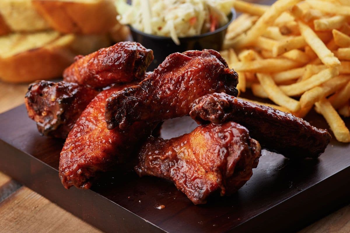 Chicken Wings and Fries (6 pcs)