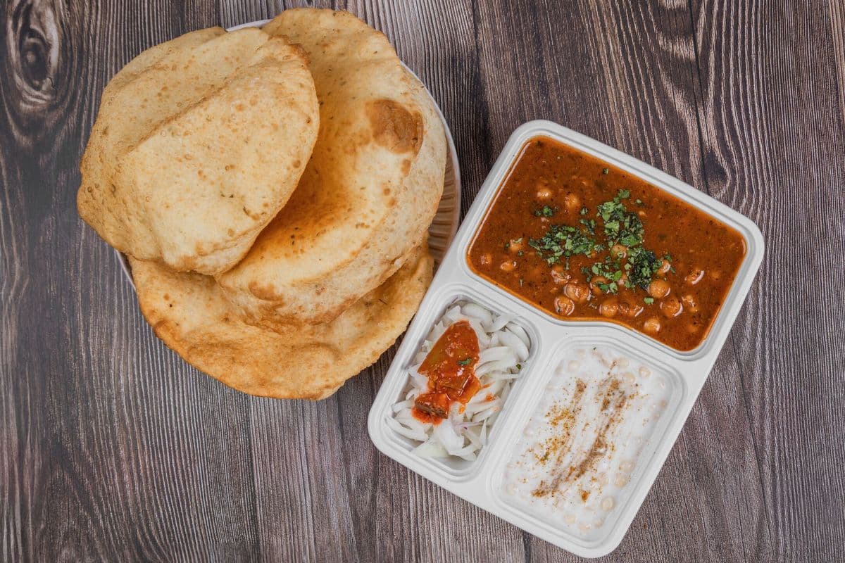 Chole Bhature (3 pcs)