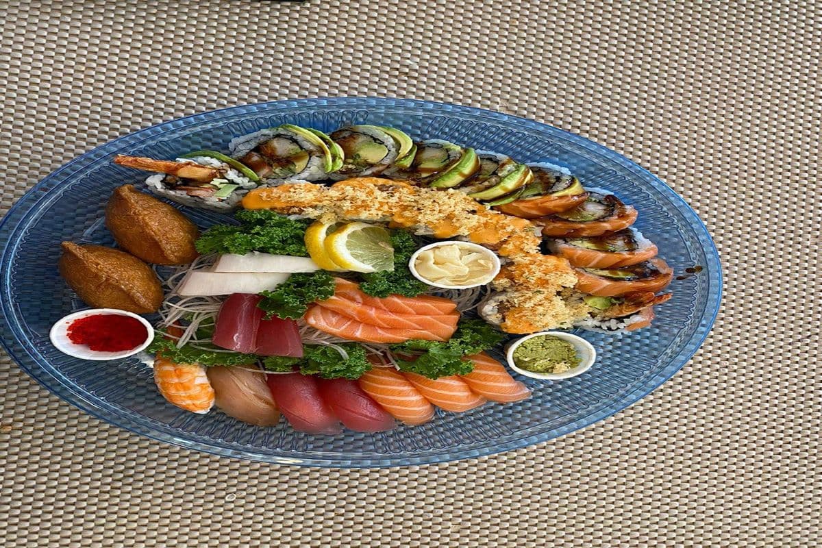Maki, Sushi & Sashimi Party Tray A (30 pcs)