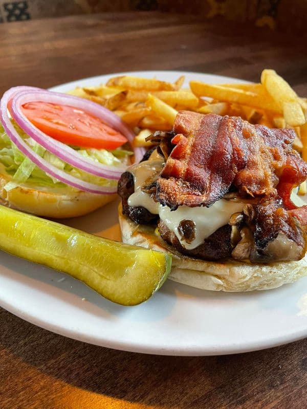 Titan Burger (7 oz)