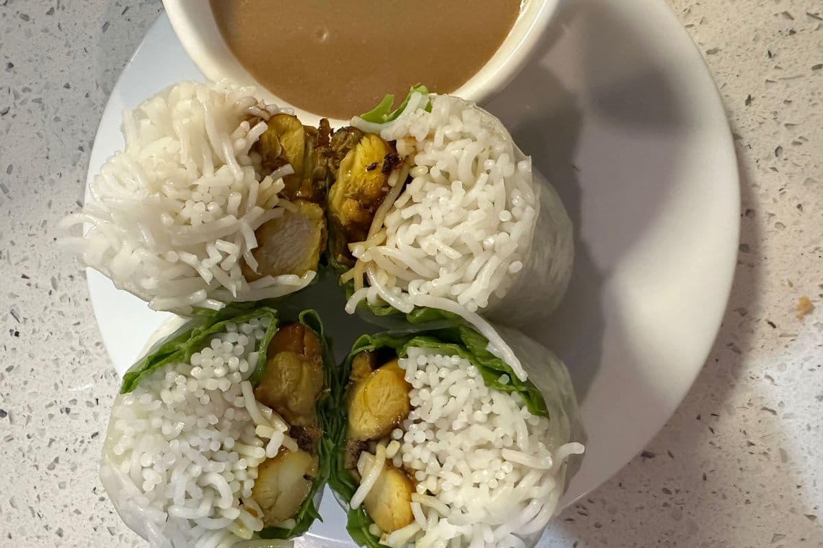 A3. Grilled Chicken Salad Rolls-燒雞春卷-Gỏi Cuốn Gà (2 pcs)