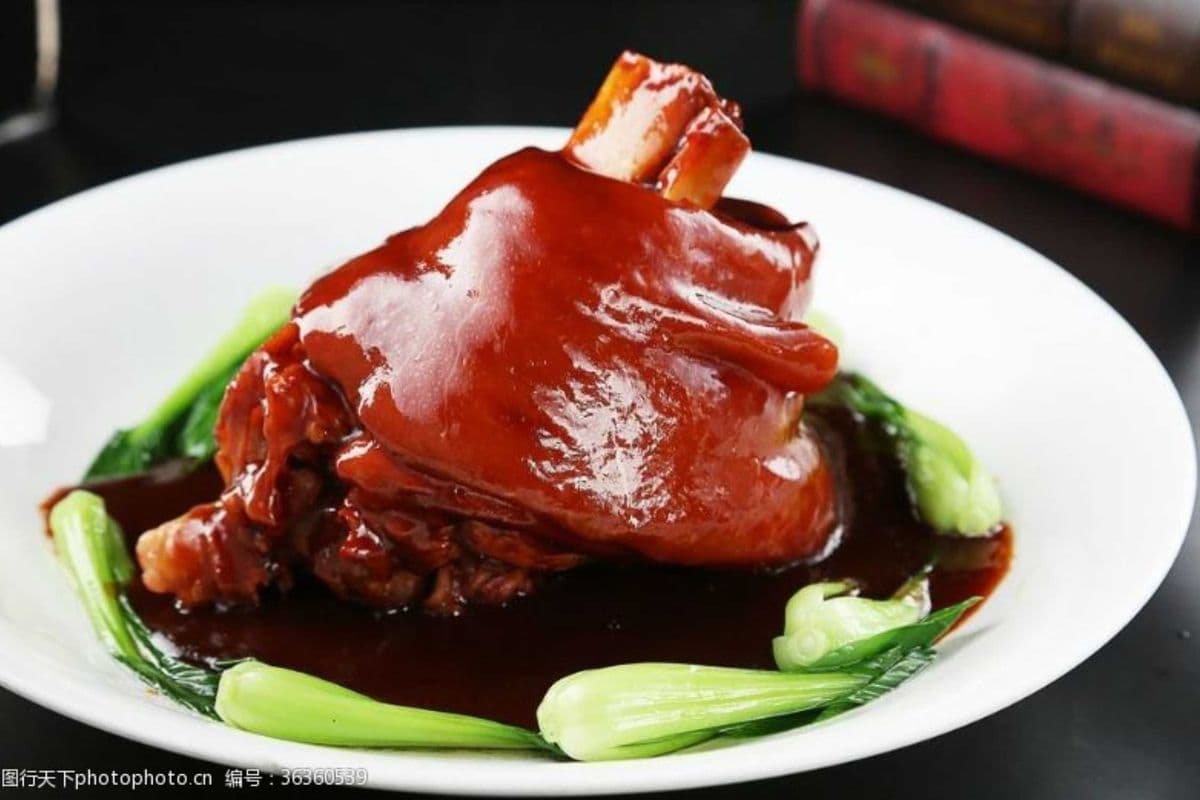 Braised pork hock 紅燒一品大元蹄