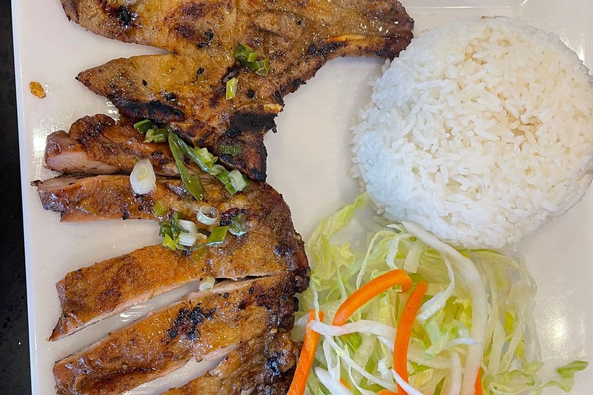 60. Grilled Lemongrass Chicken, Pork Chop on Rice - Cơm Gà Nướng, Sườn