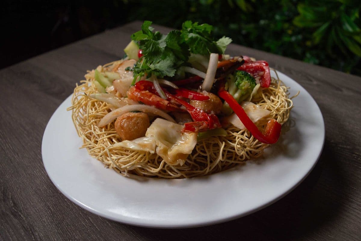 M12. Deep Fried and Stir Fried Egg Noodle with Seafood and Vegetable (Mi Xao Don Do Bien)