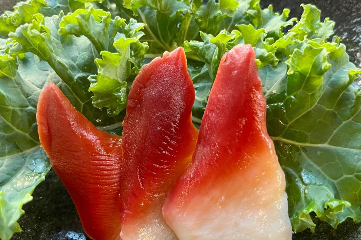 76B. Surf Clam Sashimi (3 pcs)
