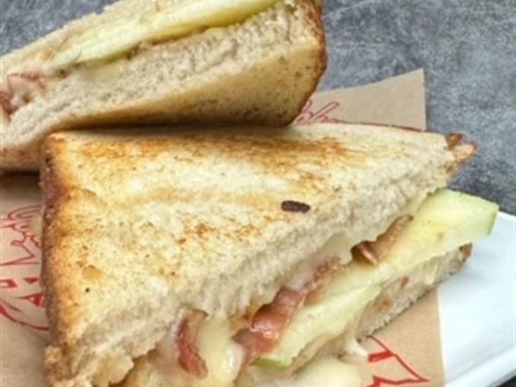 Smokey Apple and Bacon Grilled Cheese