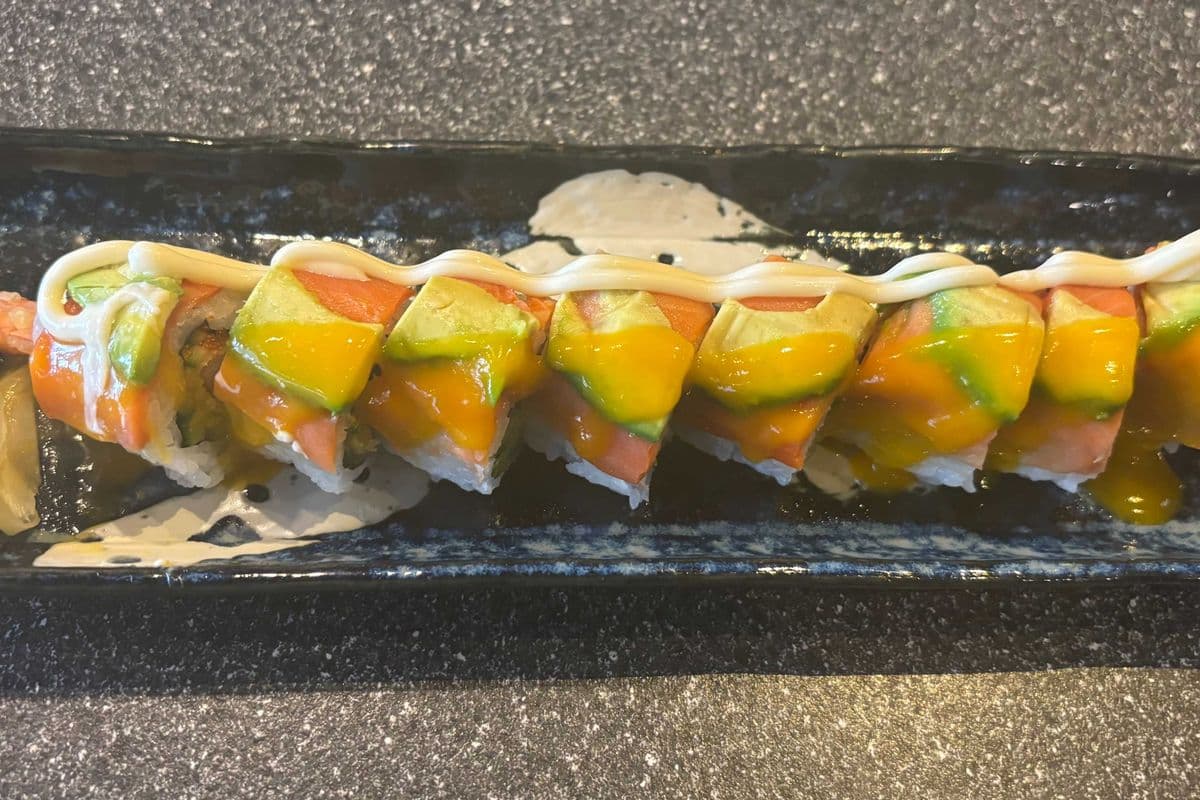 Avocado Dynamite Fusion Roll (8 pcs)