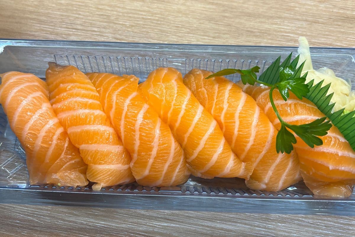 18. Salmon Sushi Appetizer (6 Pcs)