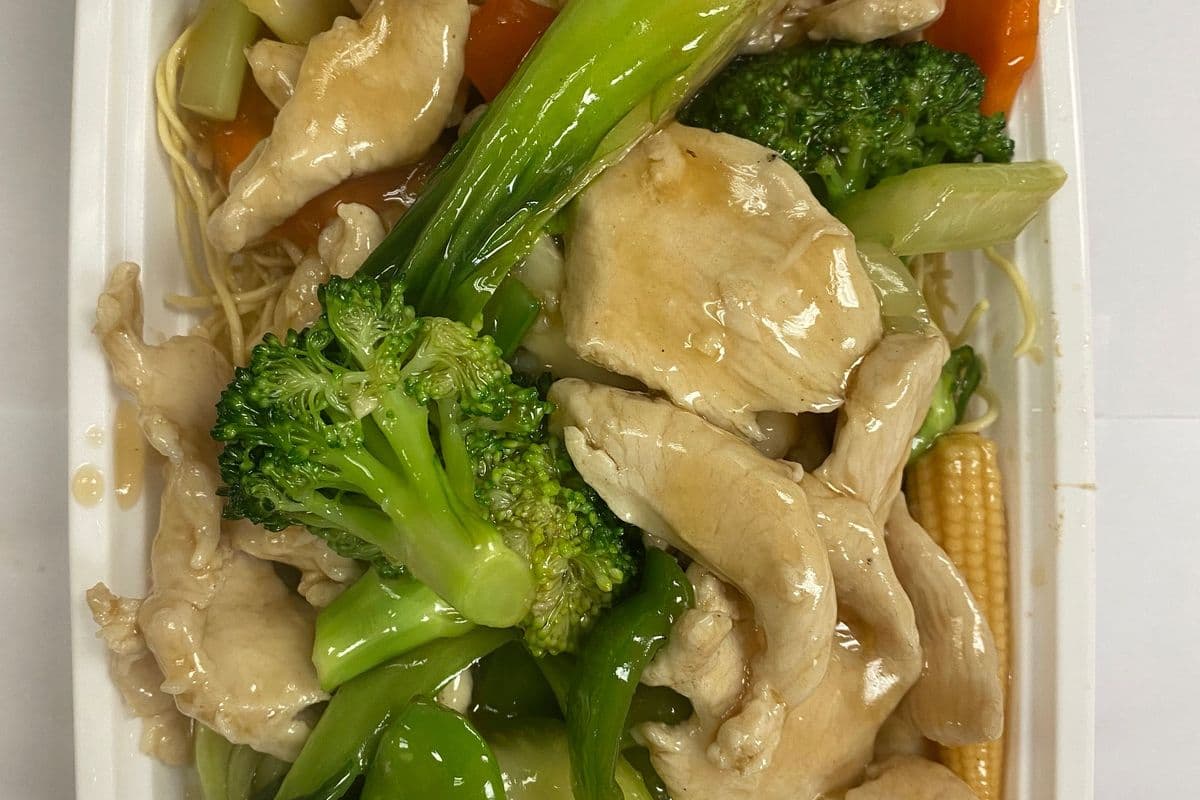 Chicken Cantonese Chow Mein