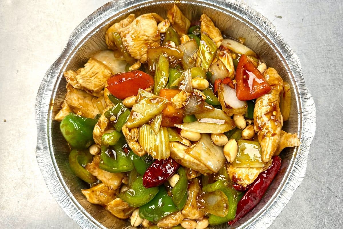 C6. Poulet en dés avec sauce Kung Pao / Diced Chicken with Kung Pao Sauce