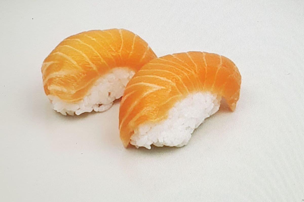 Salmon Nigiri (2pcs)