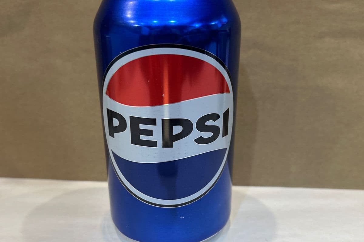 Regular Pepsi in can (355 ml.)