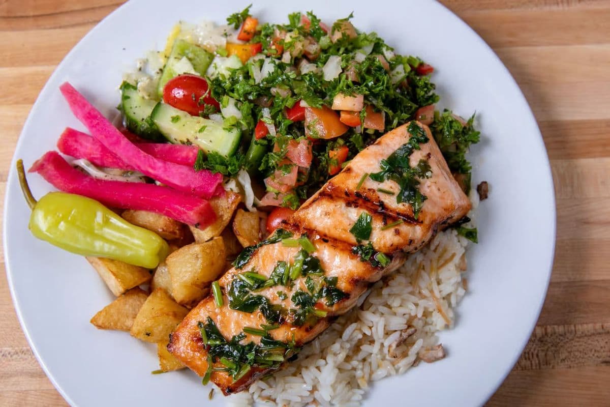 Assiette saumon grillé / Grilled Salmon Plate