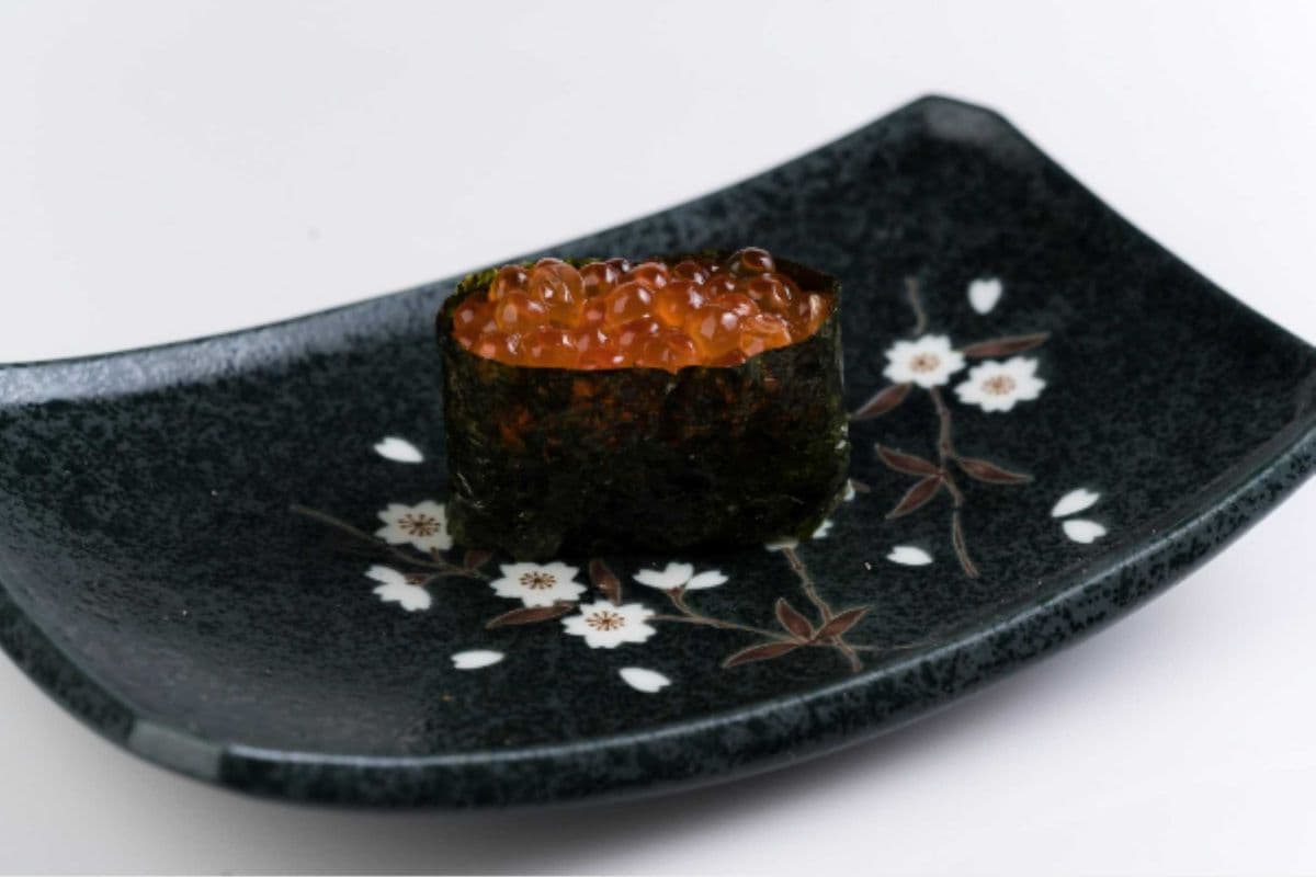 G17. Ikura (Salmon Roe) Sushi (1 pc)
