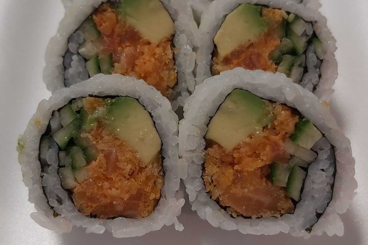 28.Crunch Spicy Salmon Roll 5pcs (320 Cal)