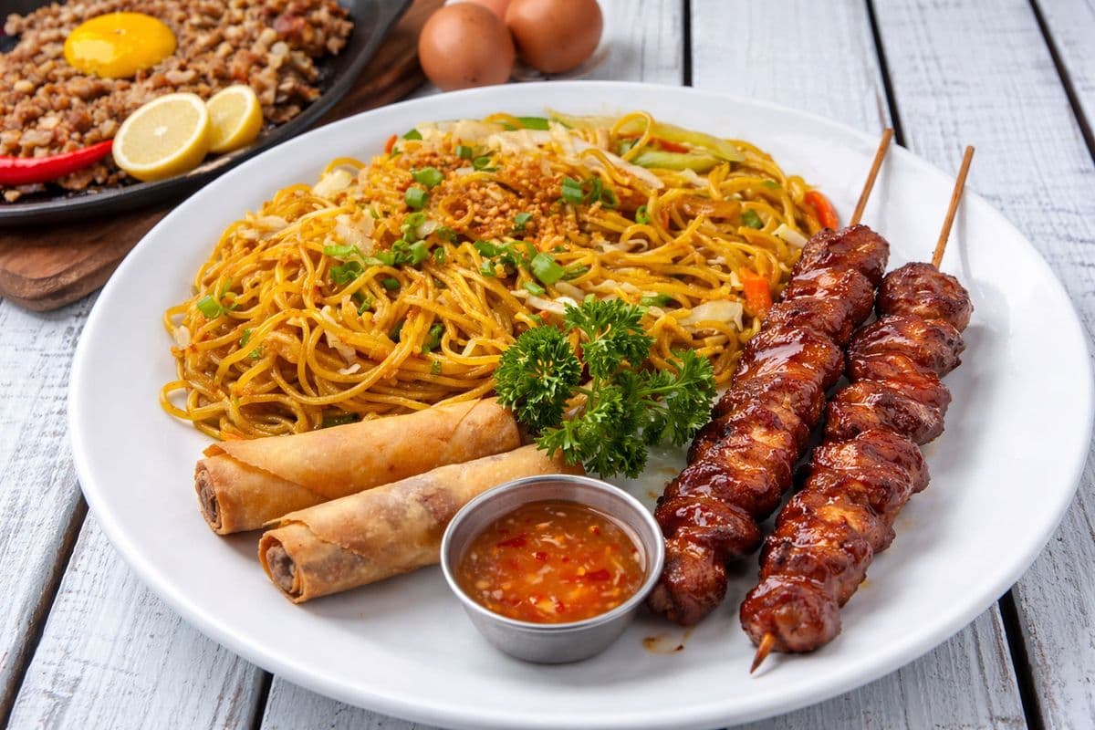 BBQ Meal - Pancit Canton / Chicken