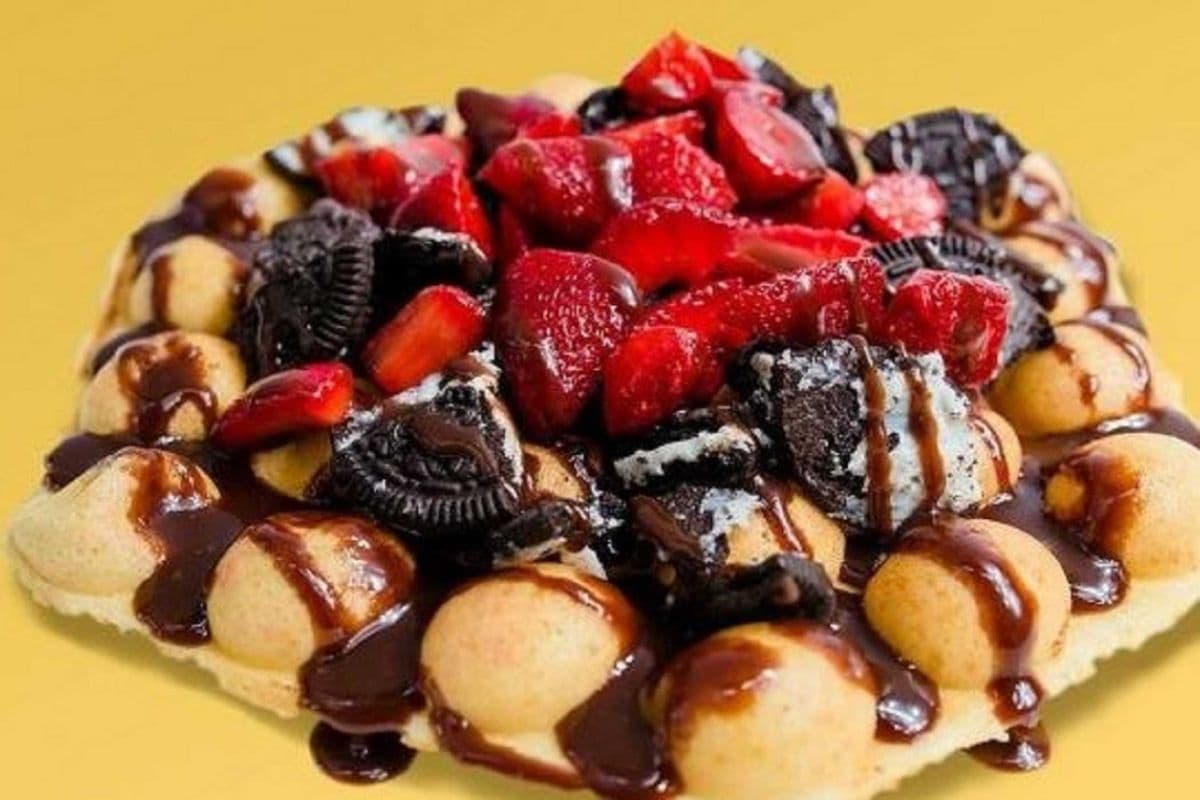 Strawberry Oreo Bubble Waffle