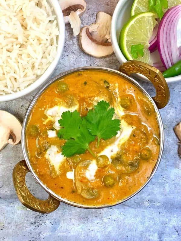 Mushroom Pea Cashews / Champignons Petits Pois Noix de Cajou