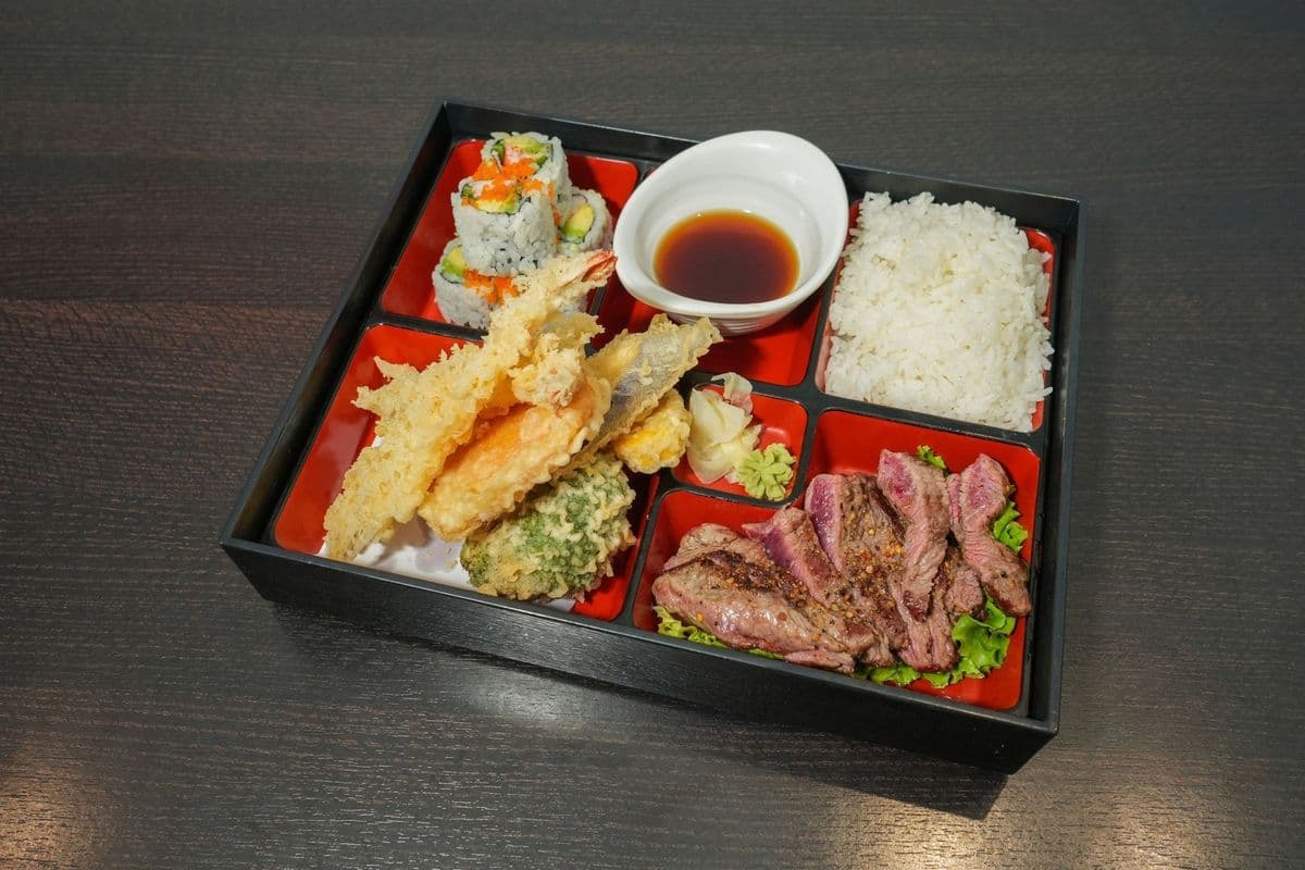 DB5. Teriyaki Beef Bento 日式照燒牛肉便當晚餐