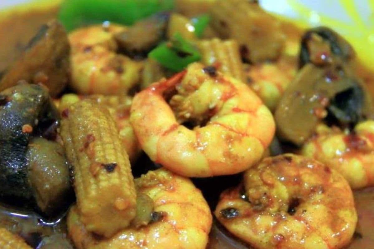 82. Shrimp with Baby Corn and Mushroom