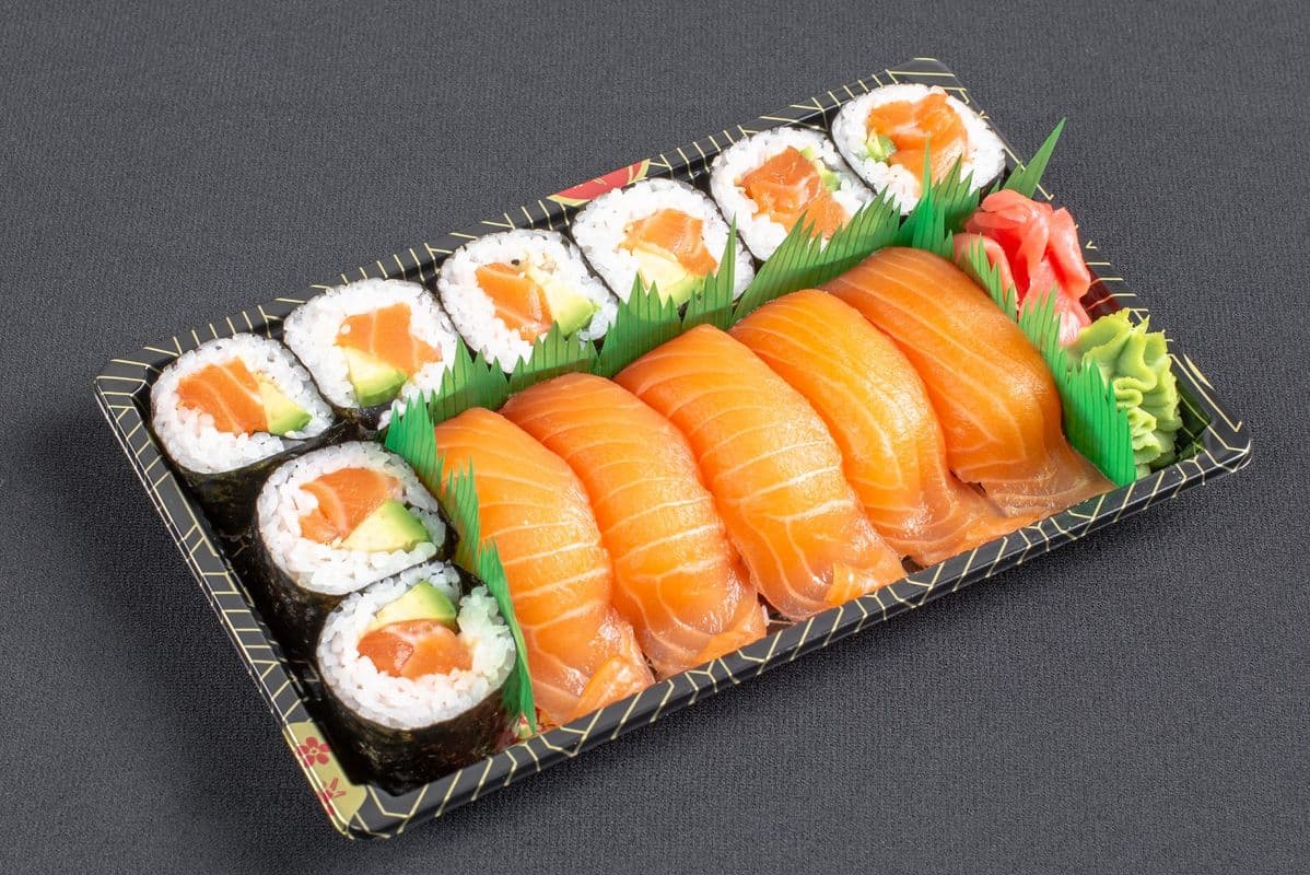 PR11. Green Veggie Dragon Roll