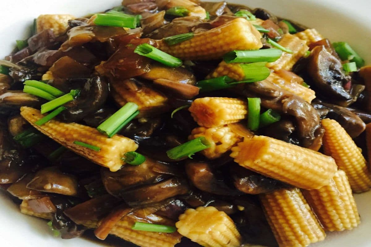 40. Beef With Mushrooms & Baby Corn