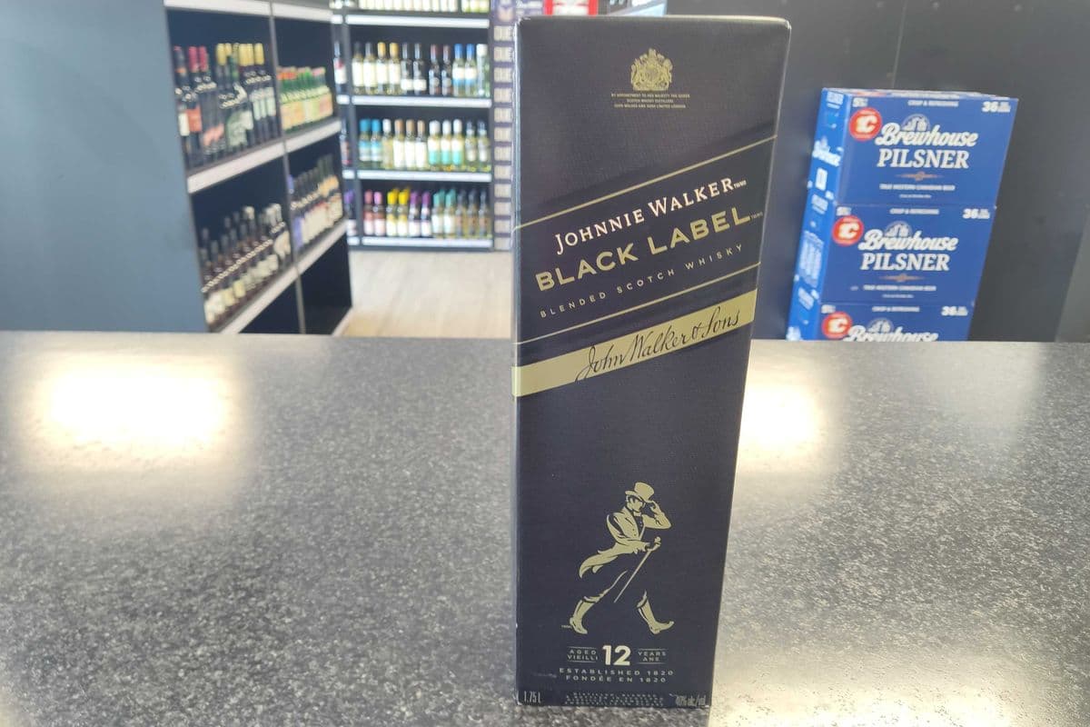 Johnnie Walker - Black Label (1 x 1.75 L Bottle)
