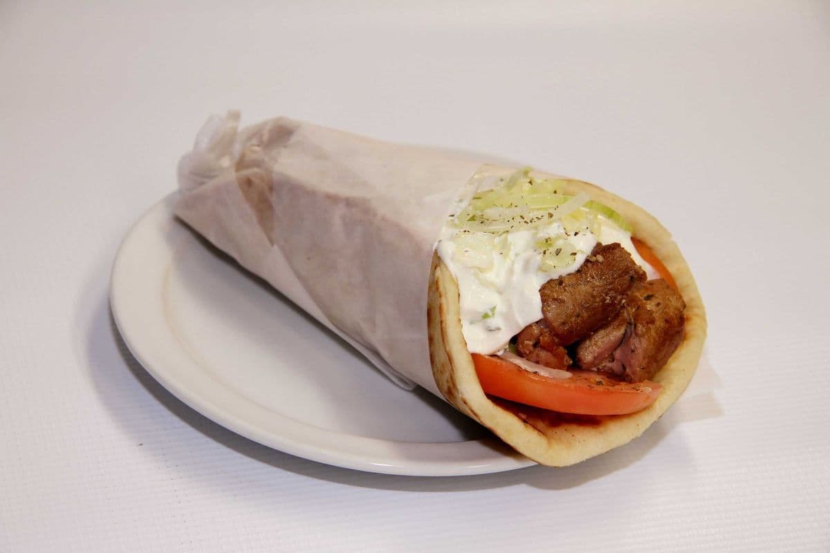 Souvlaki au porc sur pita / Pork Souvlaki on Pita