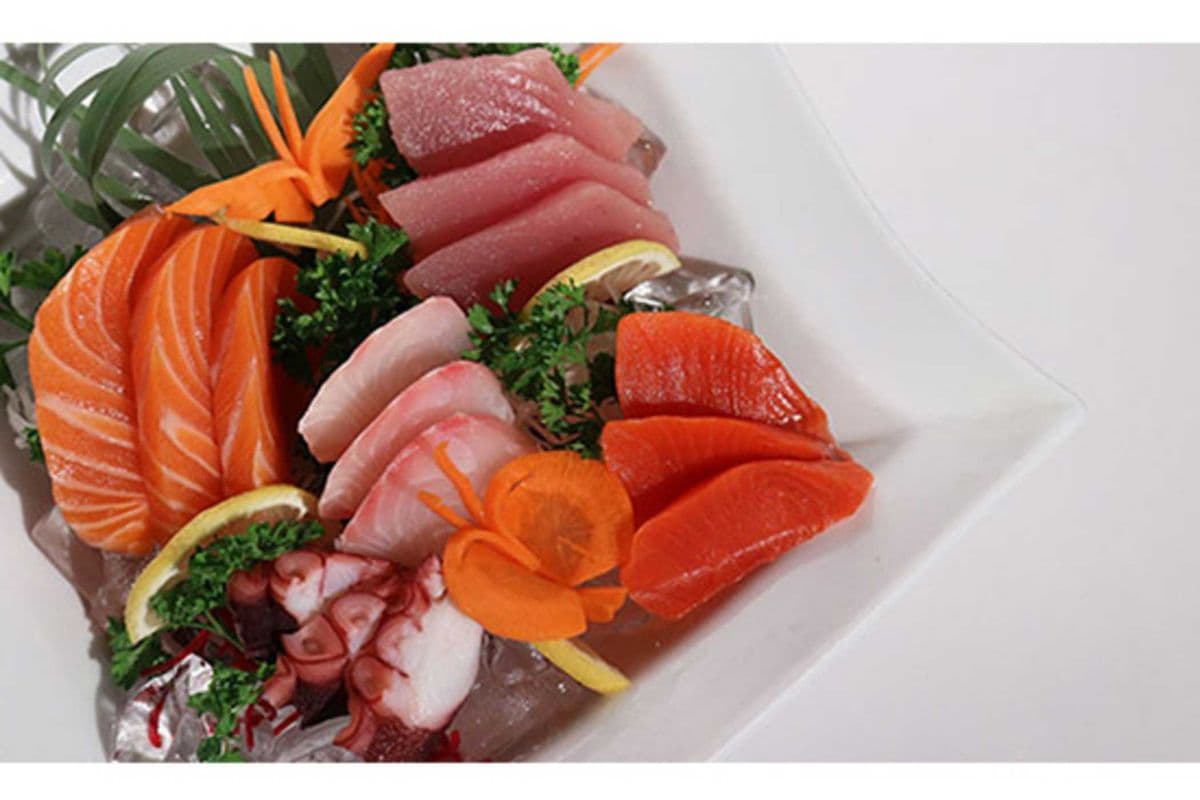 Assorted Sashimi (15 pcs)
