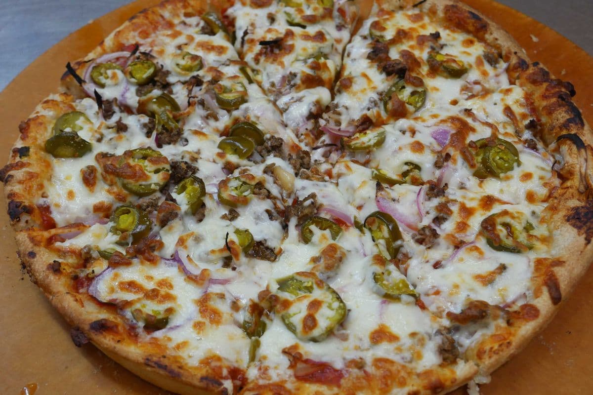 14" Large Spicy Ground Beef and Jalapeno Pizza