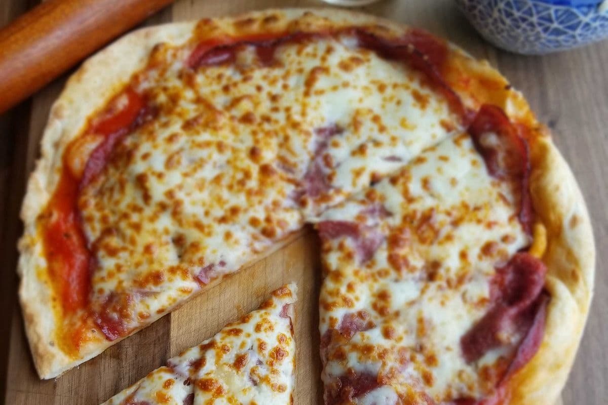 10" pizza petite pepperoni / 10" Small Pepperoni Pizza