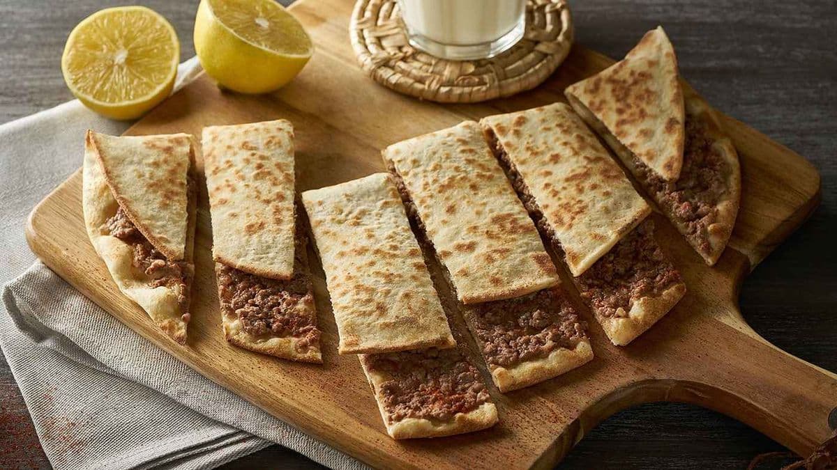 Lahmeh Bi Ajjine (Beef)