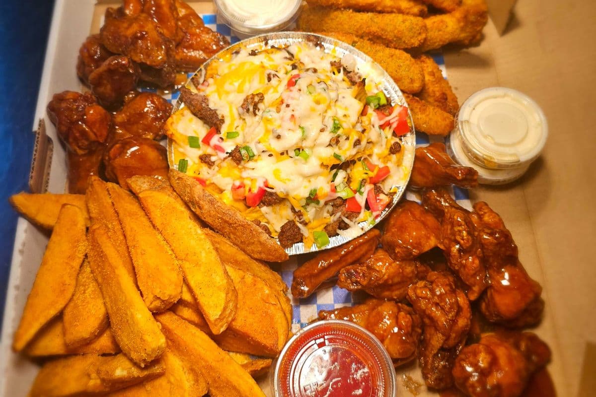 Hat Trick Platter Box