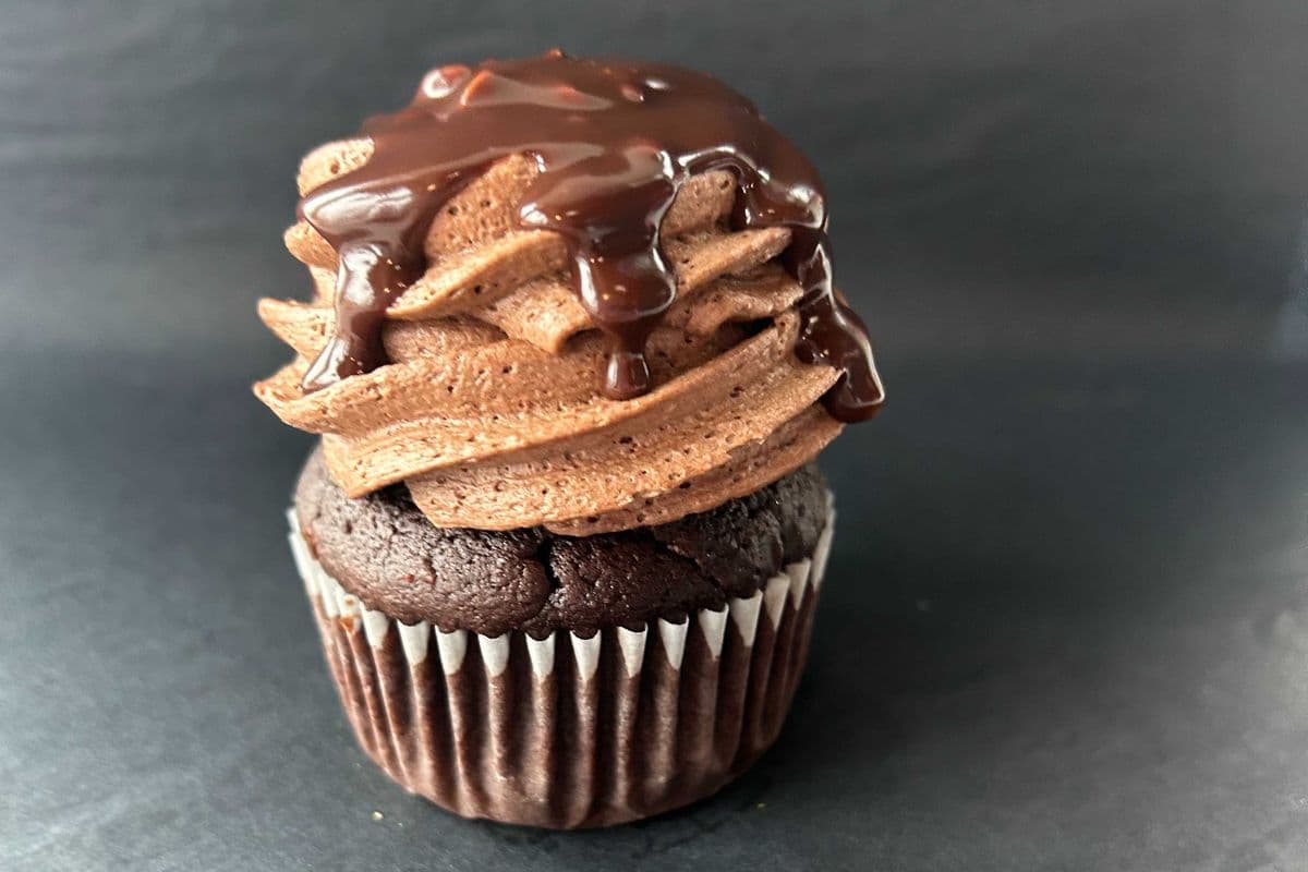 Chocolate Devine Cupcakes (6 Pcs)