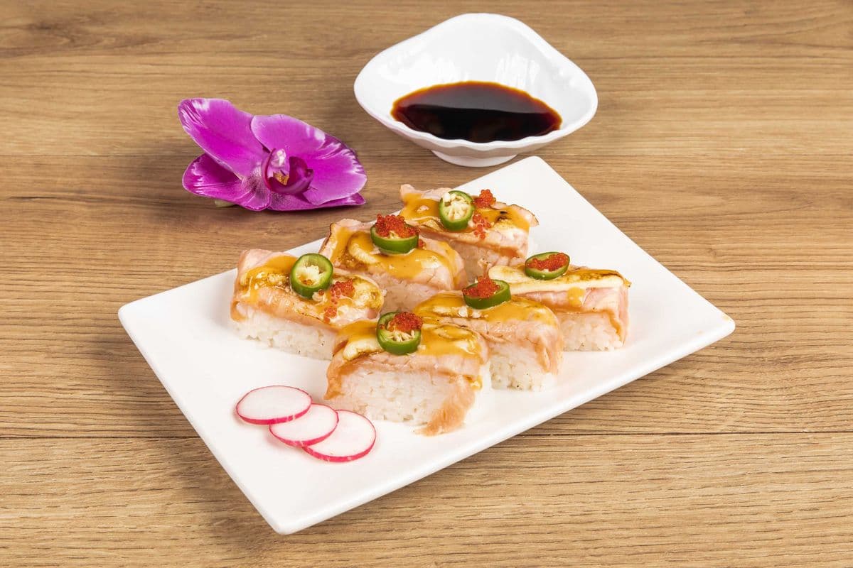 20. Aburi Salmon Sushi (6 Pcs)
