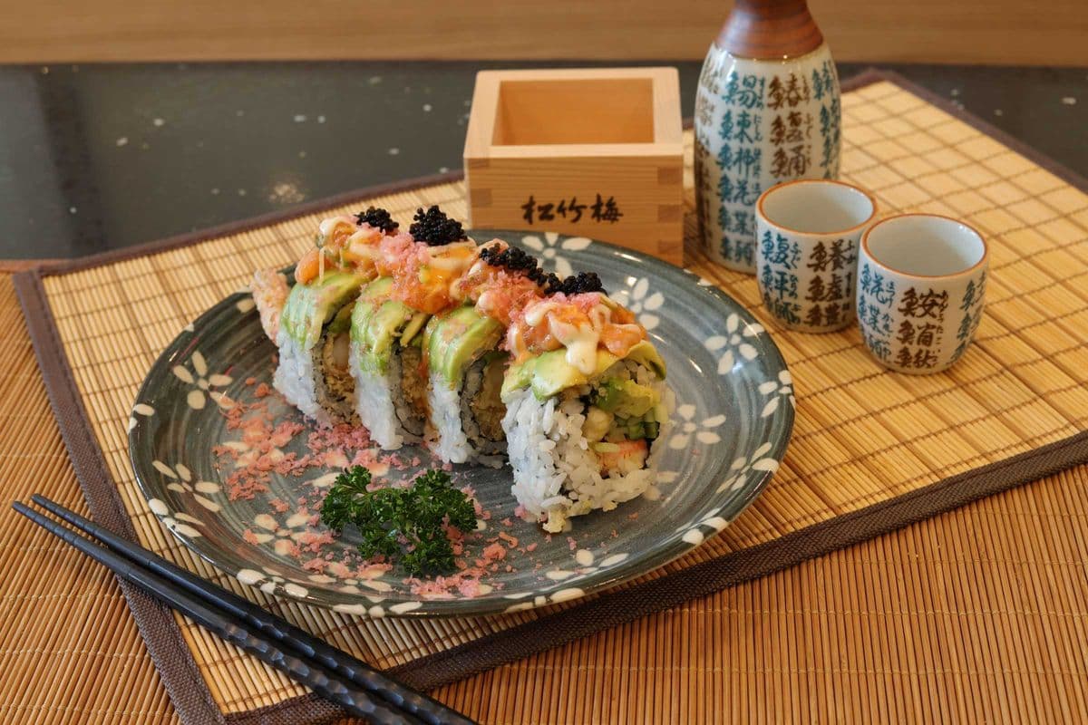 F14. Caterpillar Dragon Roll