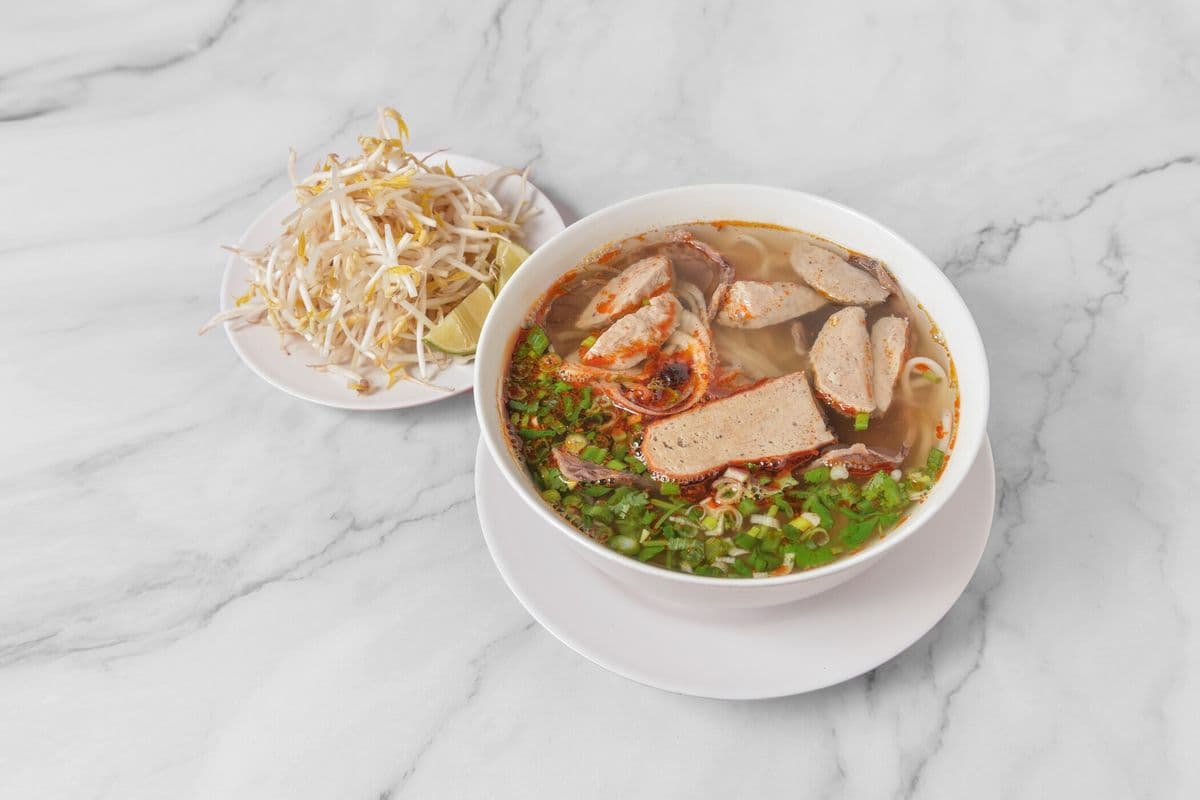 59. Hot and Spicy Beef Soup with Rice Vermicelli