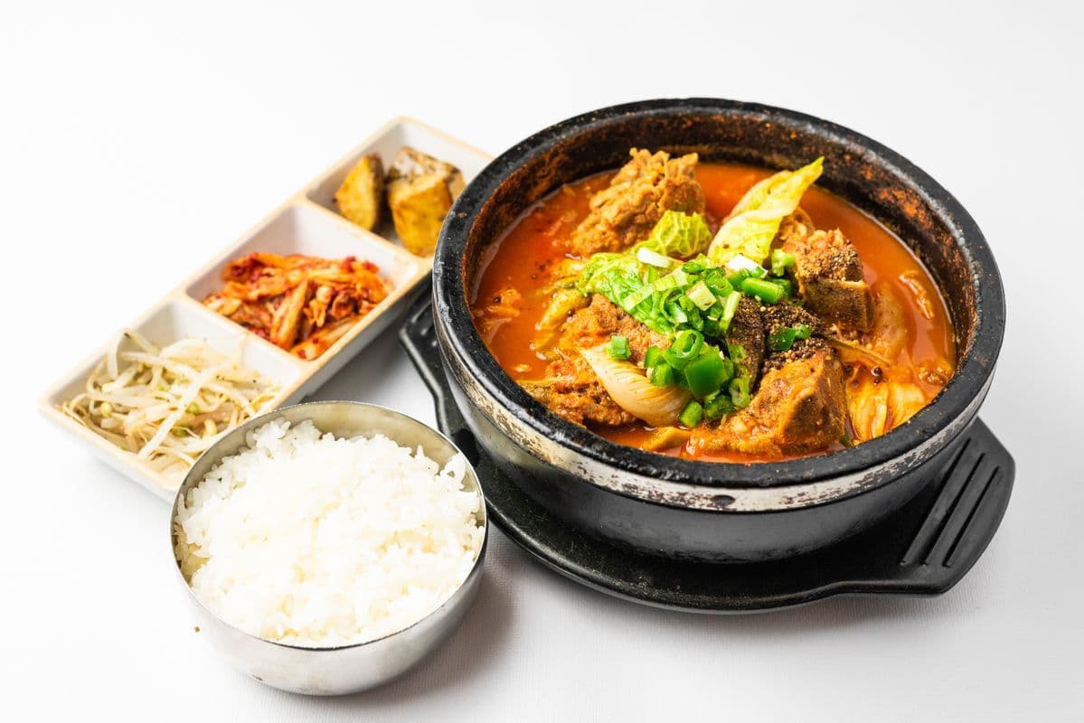 17-1. Spicy Pork Bone Soup (Gamja-Tang)