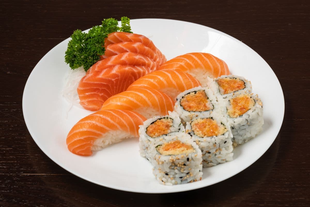 85. Salmon Lover Combo (14 pcs)