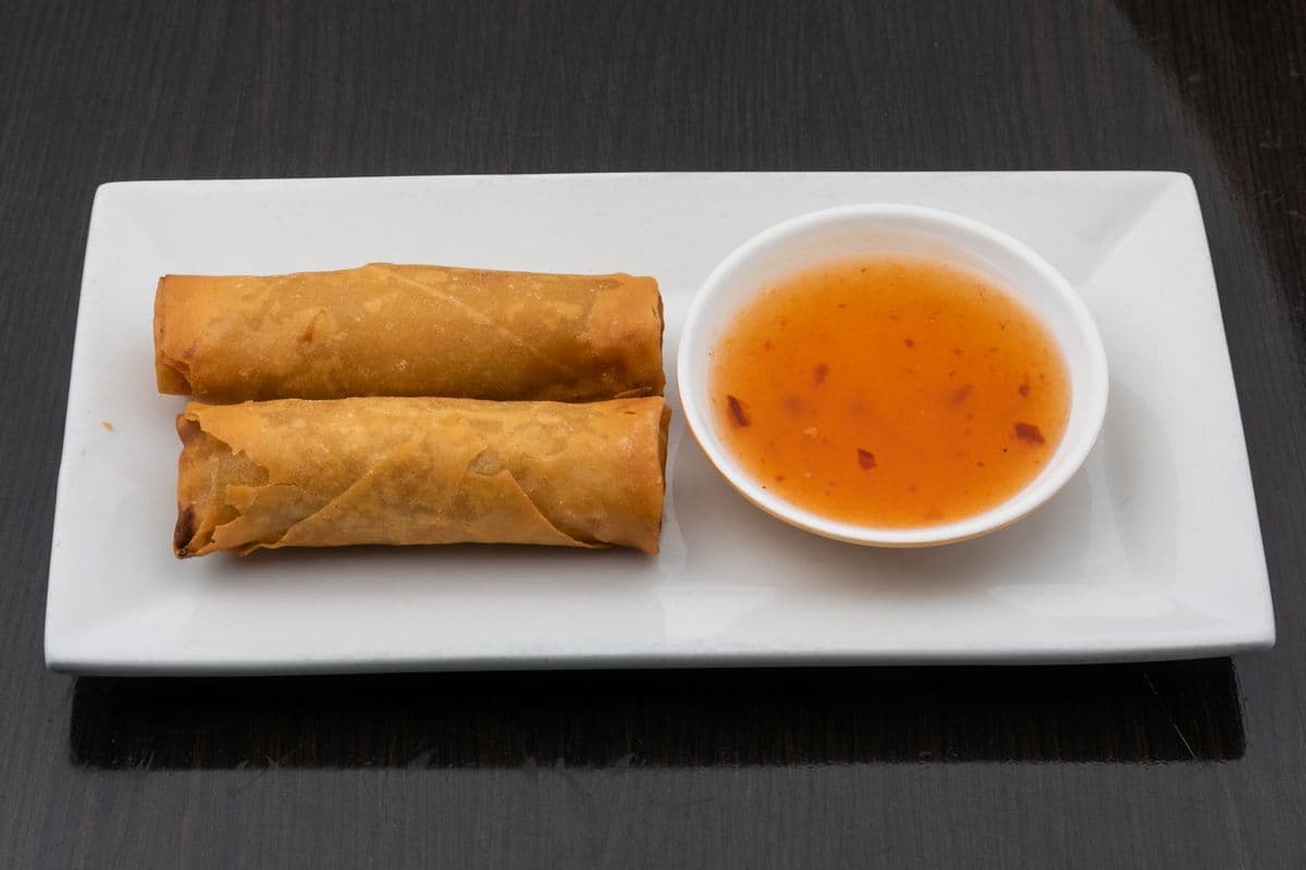 7. Rouleaux impériaux végétariens frits (2 mcx) / Fried Vegetarian Imperial Rolls (2 pcs)