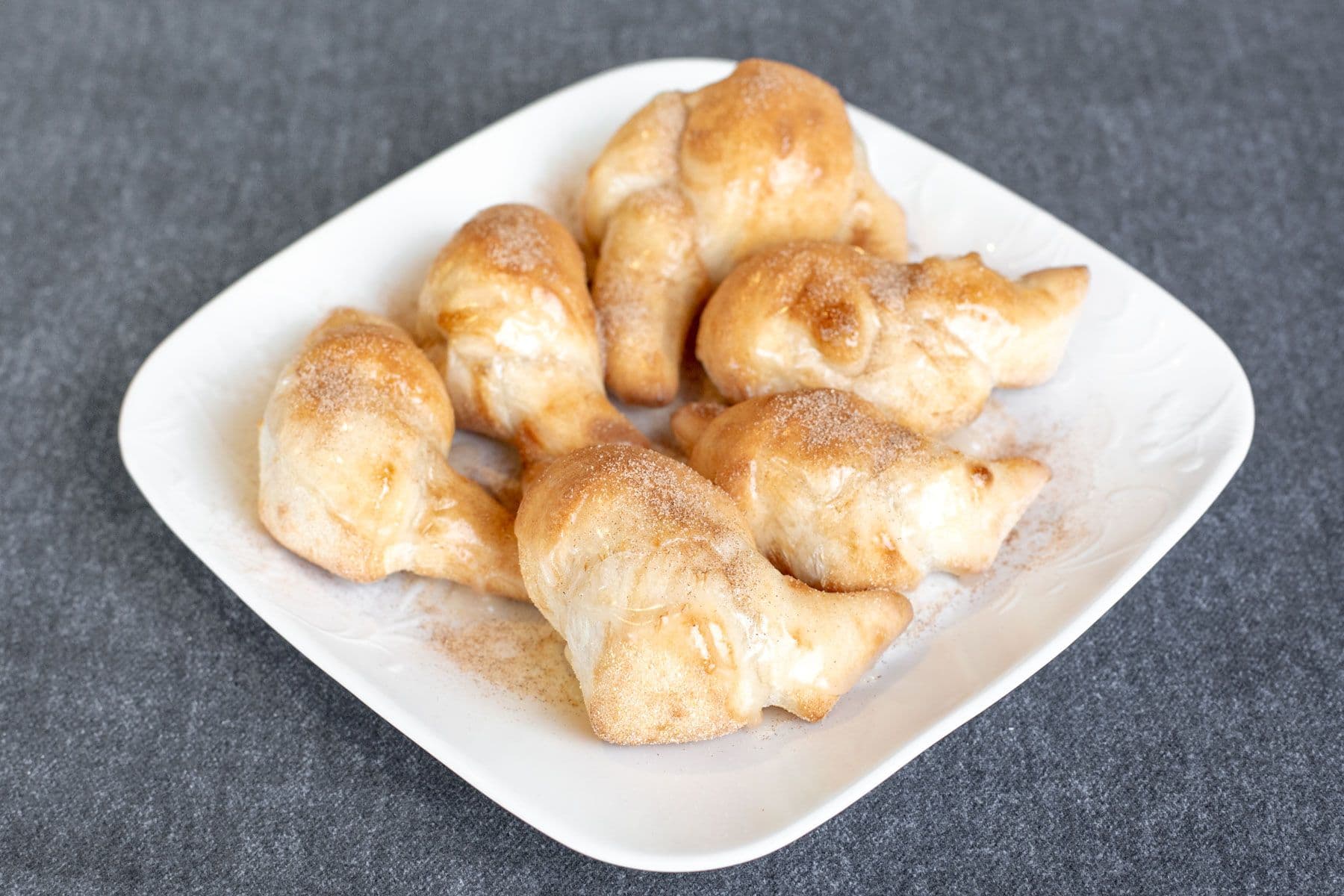 Honey-Glazed Cinnamon Knots (6 pcs)