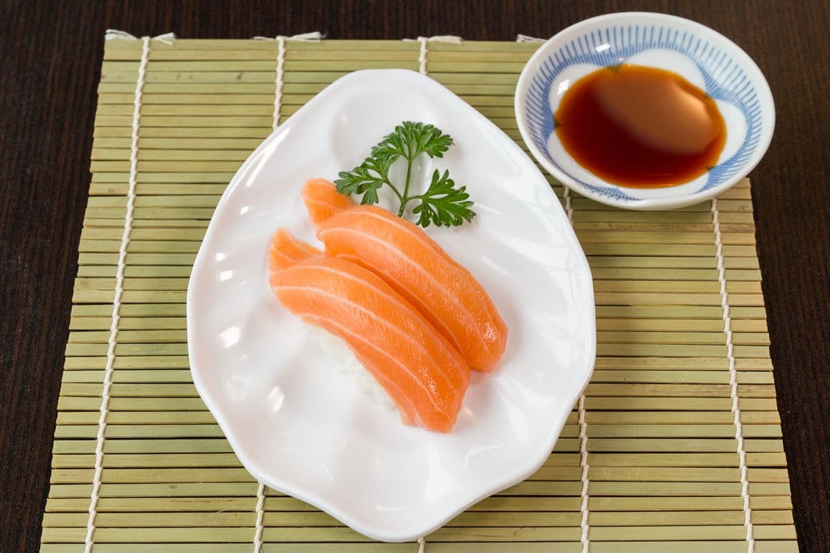 67A. Salmon Sushi (2 pcs)
